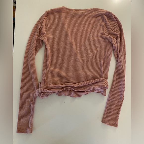 Women’s Abercrombie & Fitch light pink top tie around bottom of shirt size Small - Picture 3 of 3